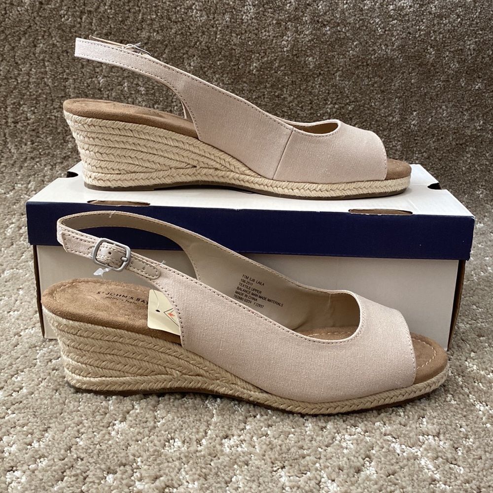 St John’s Bay- Memory Foam Sandals- Women’s Size 11M.
